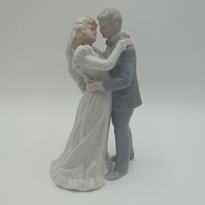Valencia Collection By Roman 1986 First Kiss Porcelain Bride & Groom Figurine